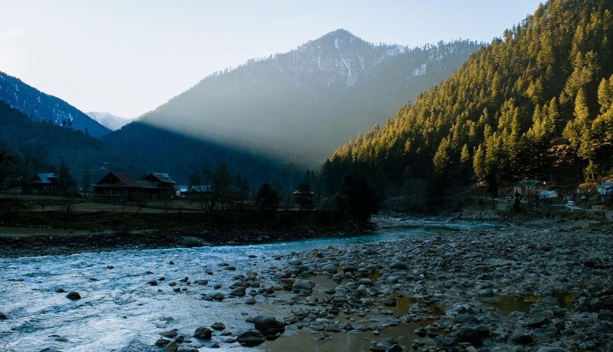 Confused between Ooty vs Uttarakhand for your future vacation planning?