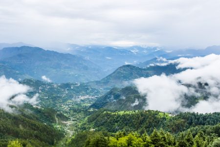 Ooty vs Uttarakhand – Which Has Better Scenic Views? (2026 Guide)