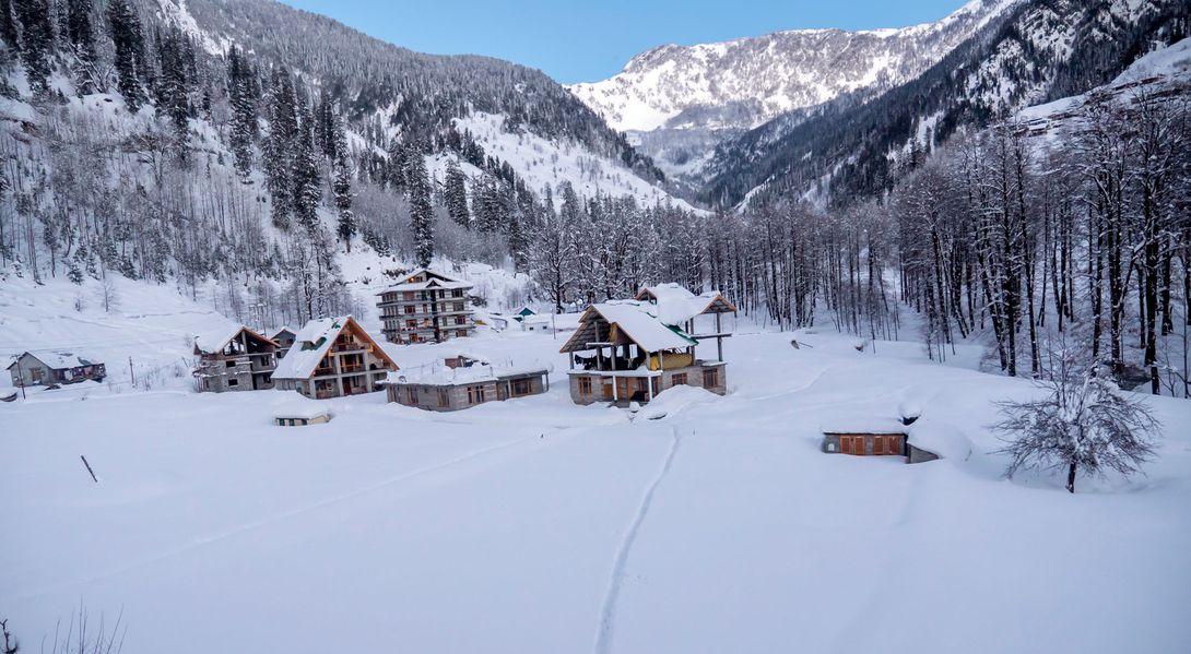 Manali Christmas & New Year 2026–27: Best Places, Snowfall & Tour Packages