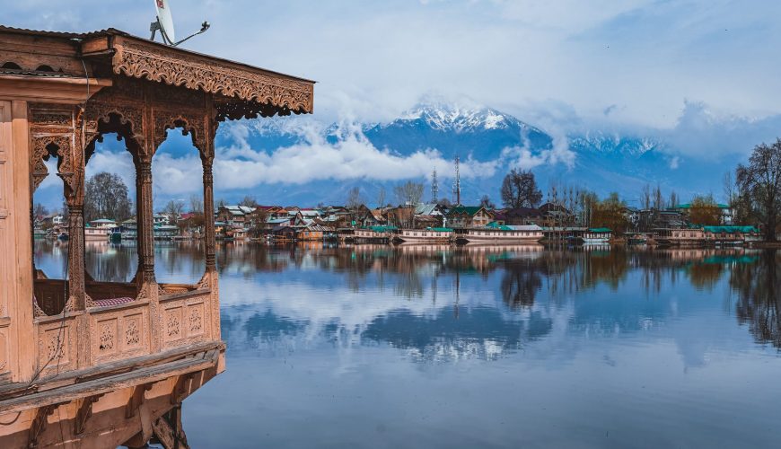 Kashmir Travel Guide 2026: Best Places to Visit, Budget & Travel Tips