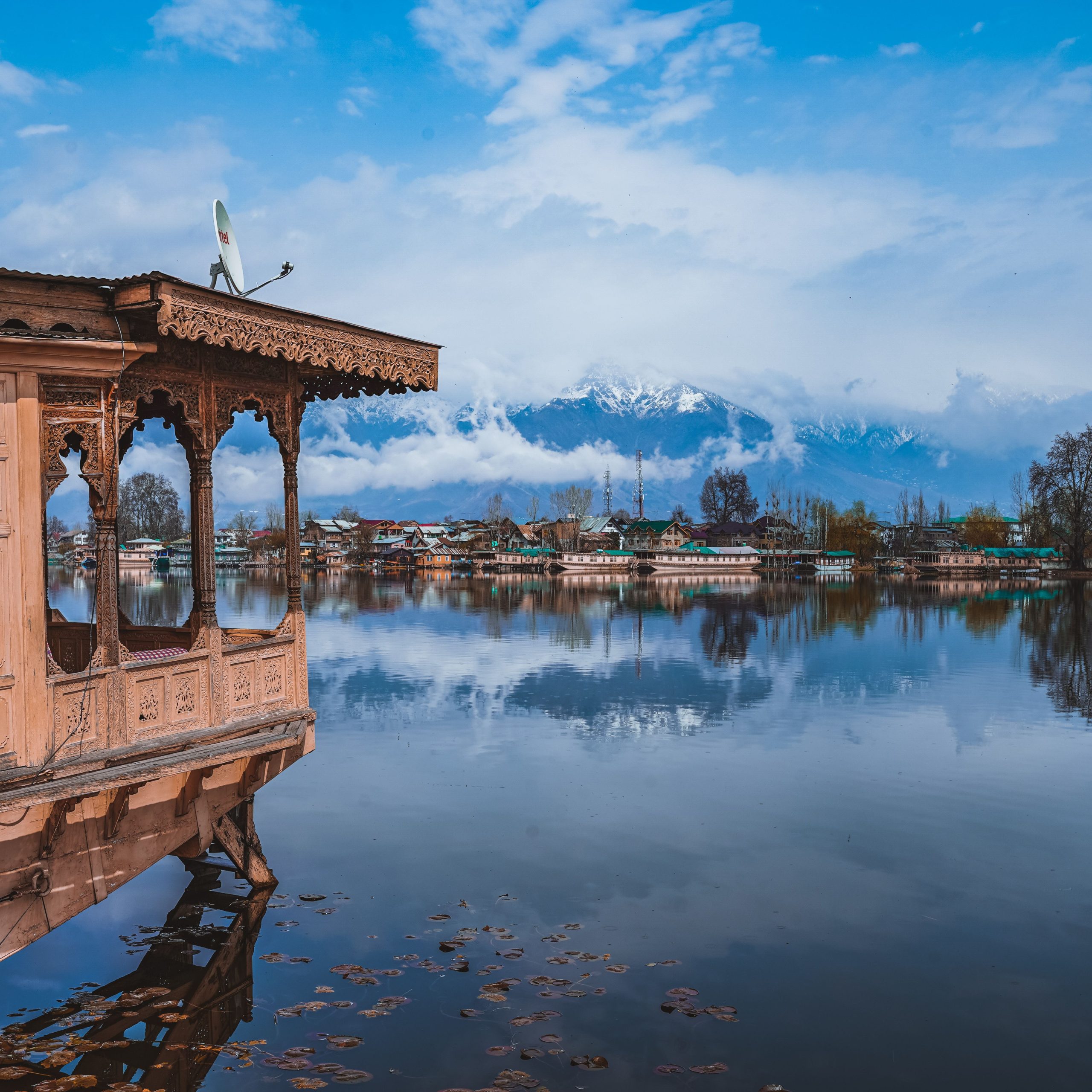 Kashmir Travel Guide 2026: Best Places to Visit, Budget & Travel Tips